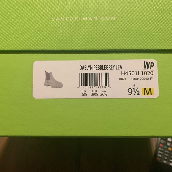Sam Edelman Daelyn Lug Sole Chelsea Waterproof Boot Size 9.5 & 8 Grey Leather - Picture 9 of 13